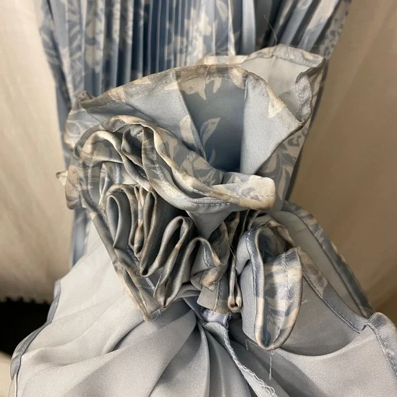 Revelry Saylor Floral Dress - Picture 8 of 11